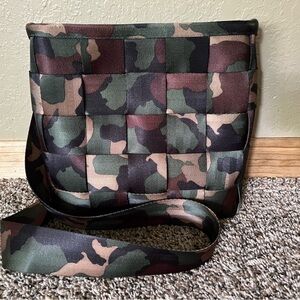 Harveys Camo mini messenger